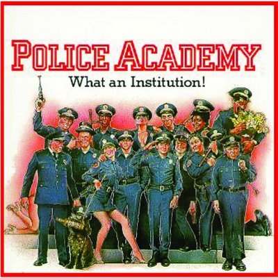 Kim Cattrall y Sharon Stone en negociaciones para participar en “Loca Academia de Policía”