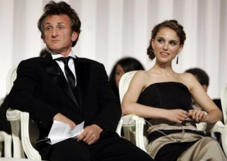 Natalie Portman niega romance con Sean Penn