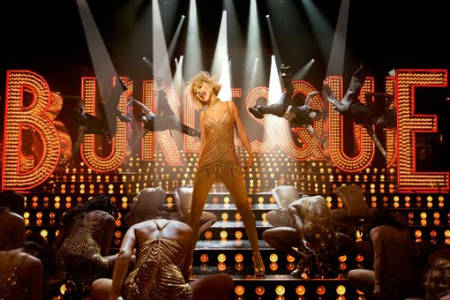 Trailer online de la película «Burlesque», con Christina Aguilera y Cher