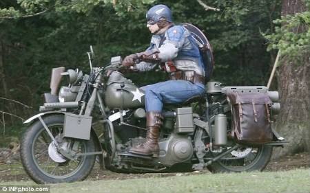 Primeras fotos del traje completo del Capitán América