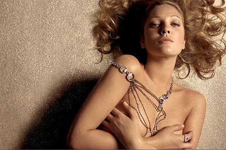 Drew Barrymore protagoniza campaña de Gucci Jewelry